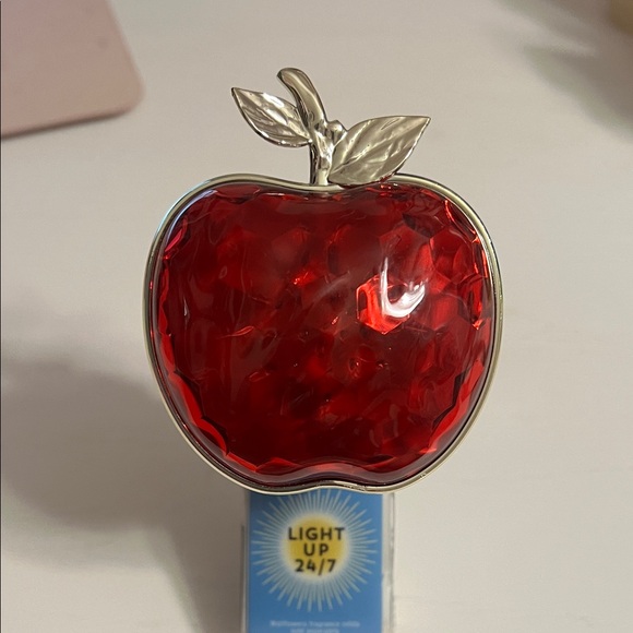 Bath & Body Works Red Apple Light Decor - Picture 1 of 5
